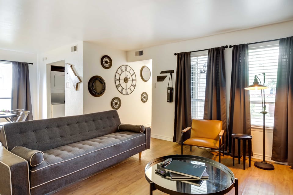 Contemporary Dallas Condo w/ Pool Access! Apartment in Dallas