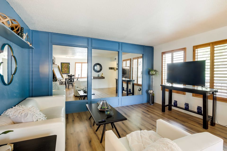 Walkable Dallas Vacation Rental w/ Community Pool! Apartment in Dallas