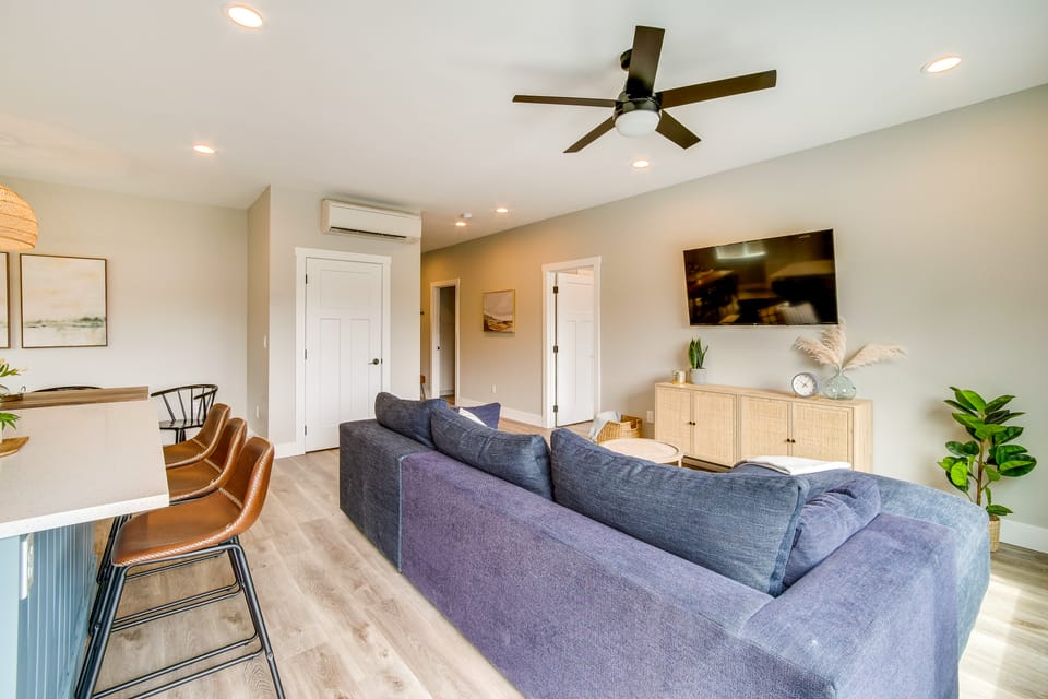 Charming Florence Home w/ Fire Pit & River Views! House in Oregon