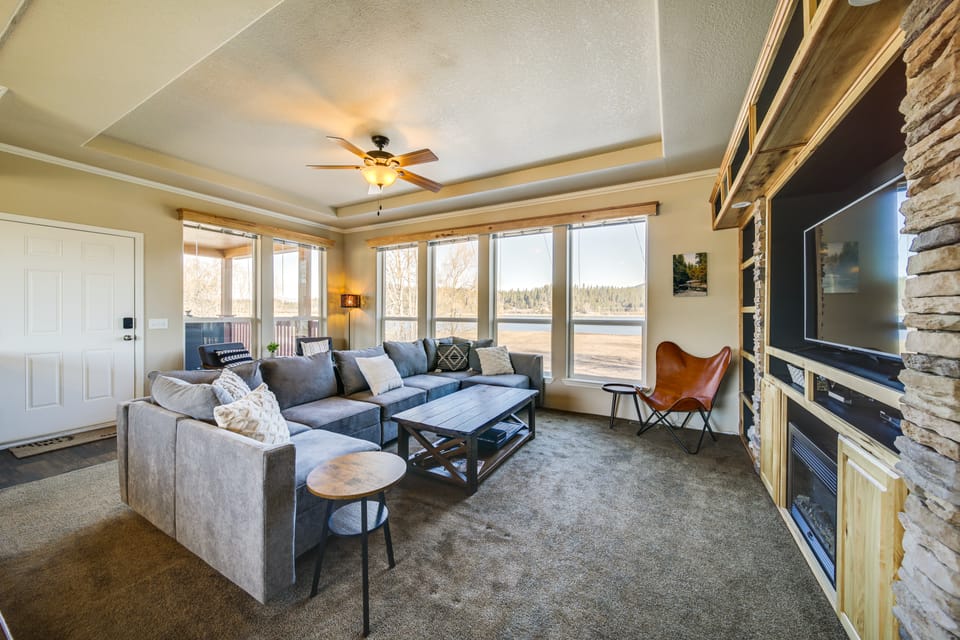 Newport Riverfront Home w/ Deck + Fire Pit! House in Washington