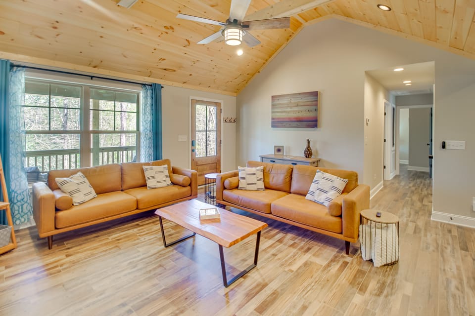 Modern Ellijay Cabin Rental w/ Outdoor Fireplace House in Georgia