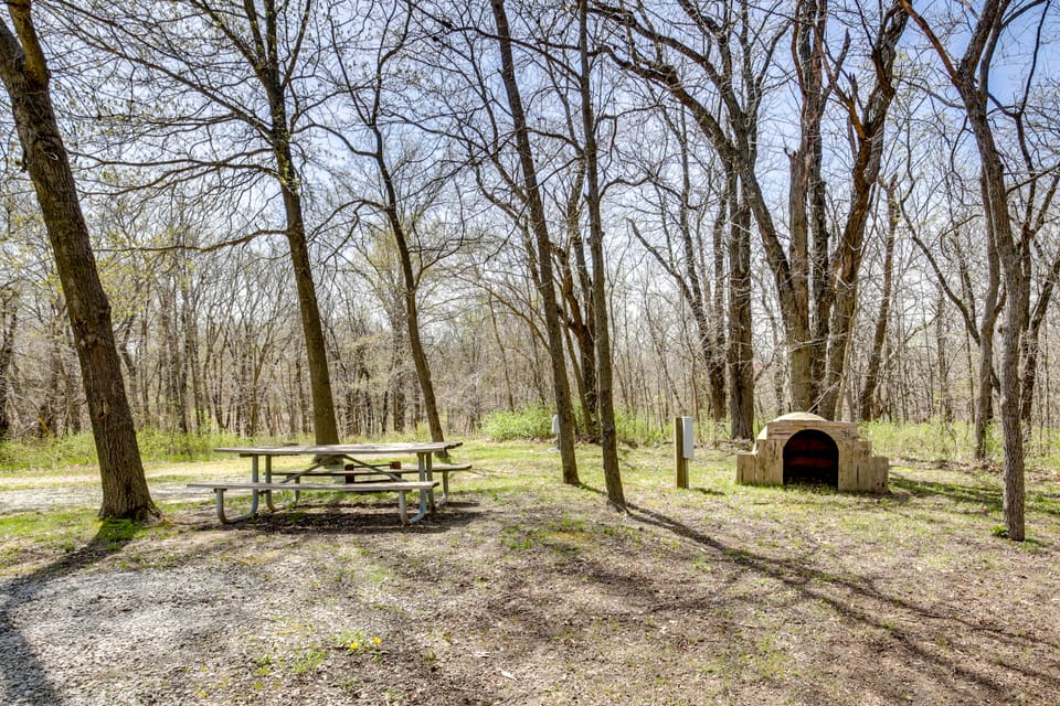 Cameron Nature Retreat: Hike, Bike & More! Apartment in Missouri