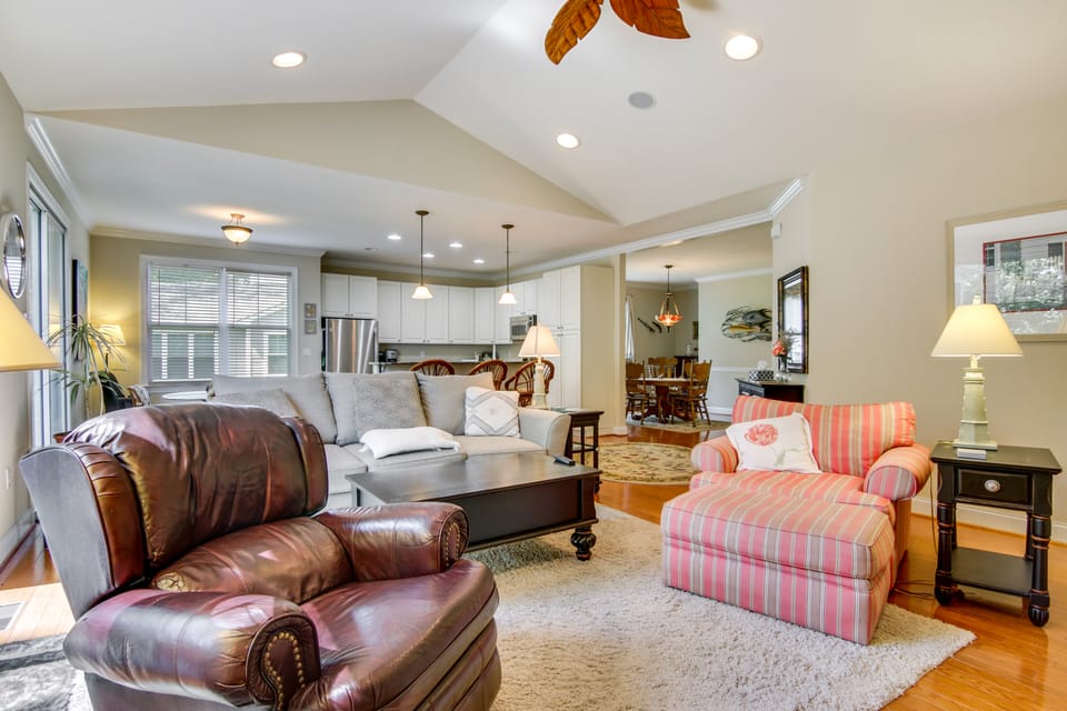 4 Mi to Fenwick Island: Home w/ Pool Access & Deck House in Sussex County