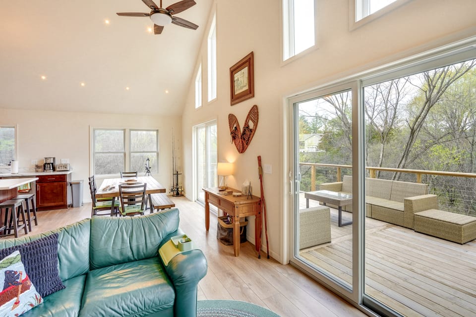 Sleepy Hollow Lake Home w/ Deck, Pool Access! House in Capital District, NY, USA
