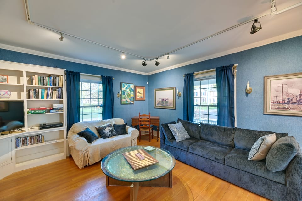 Charming Pet-Friendly Vacation Rental w/ Backyard! House in New York