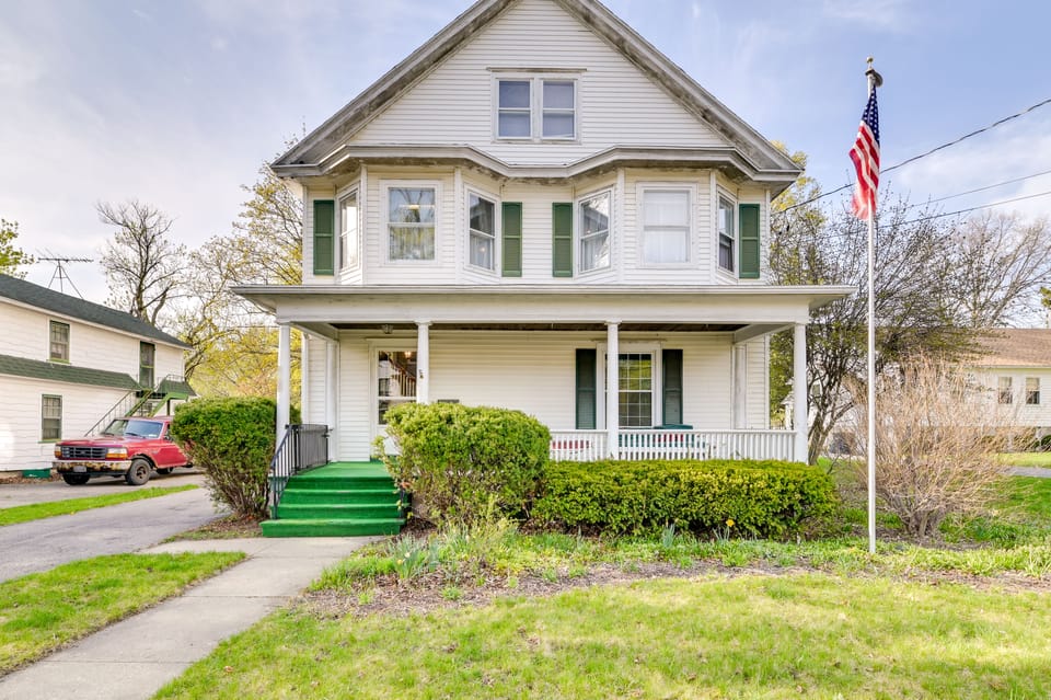 Charming Pet-Friendly Vacation Rental w/ Backyard! House in New York