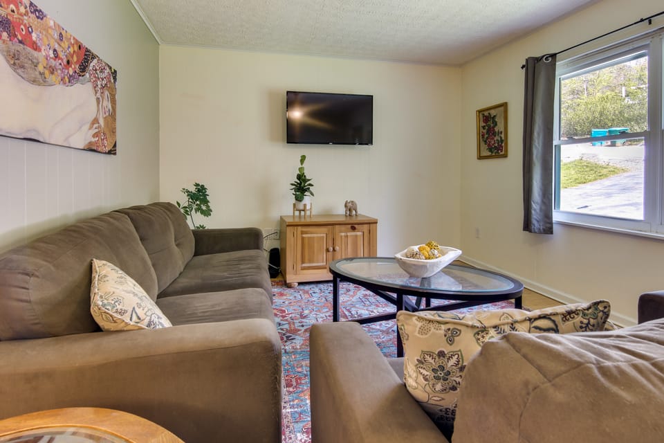 Pet-Friendly Black Mountain Vacation Home w/ Deck House in Buncombe County