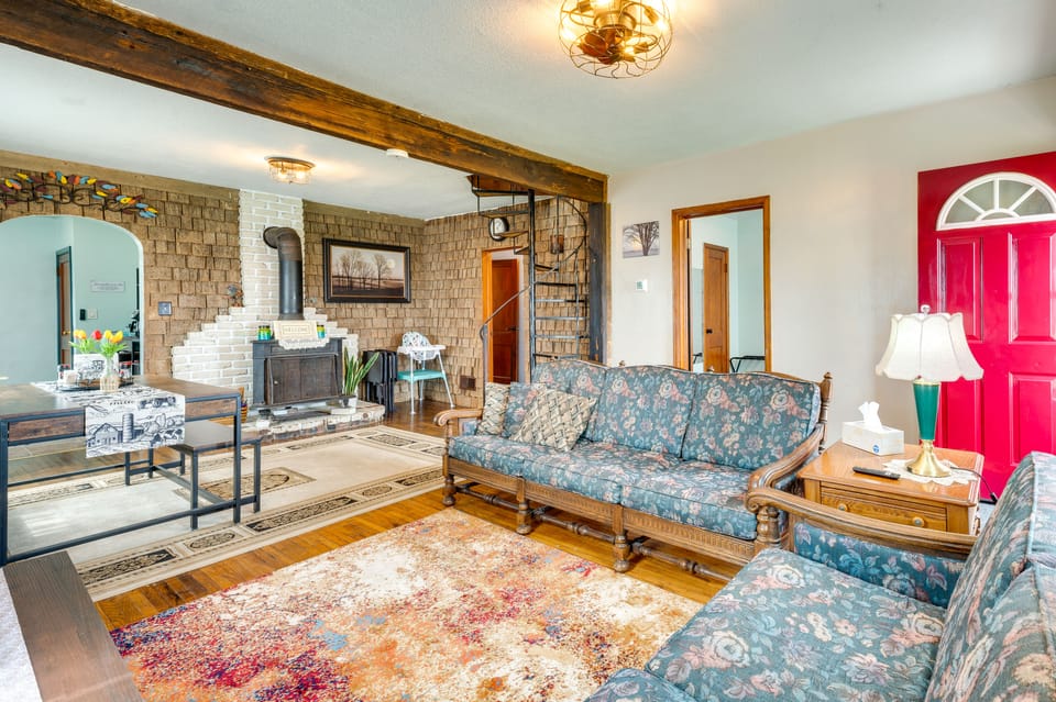 Charming Eagle Grove Farmhouse w/ Loft! House in Iowa