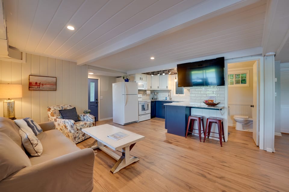 Big Pine Island Lake Cottage w/ Boat Dock & Kayaks Cottage in Michigan