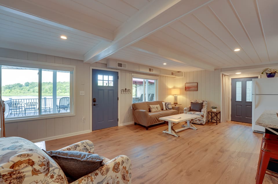 Big Pine Island Lake Cottage w/ Boat Dock & Kayaks Cottage in Michigan