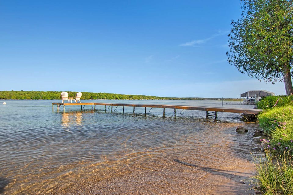 East Jordan Vacation Rental on Lake Charlevoix! Cottage in Michigan