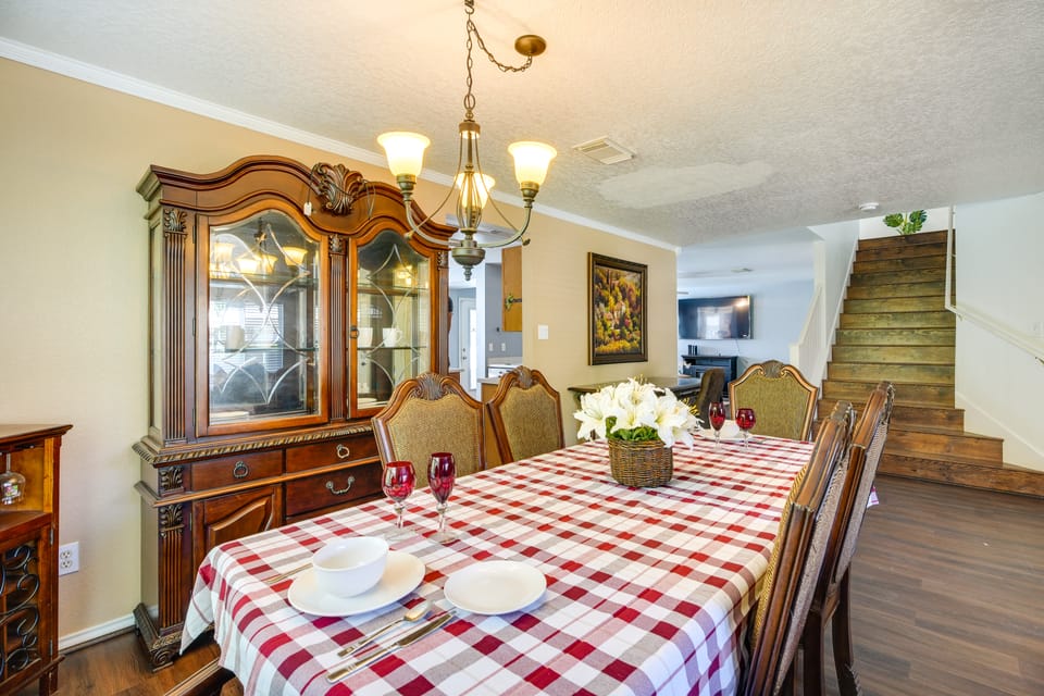 San Antonio Home w/ Private Hot Tub + Pool! House in San Antonio