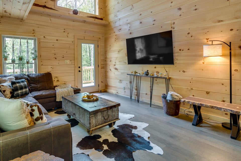 Furnished Deck & Fire Pit: Serene Marshall Cabin! House in Tennessee