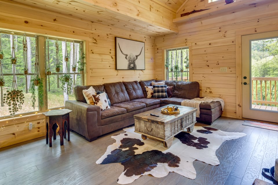 Furnished Deck & Fire Pit: Serene Marshall Cabin! House in Tennessee