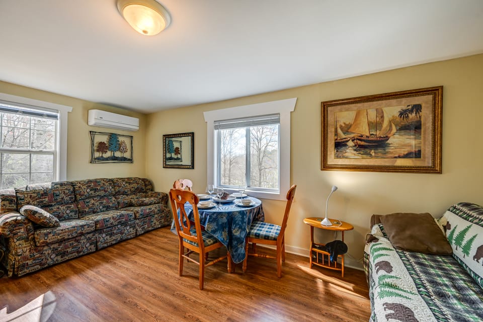 Ski, Hike & Unwind: Pet-Friendly Whittier Retreat! House in Qualla