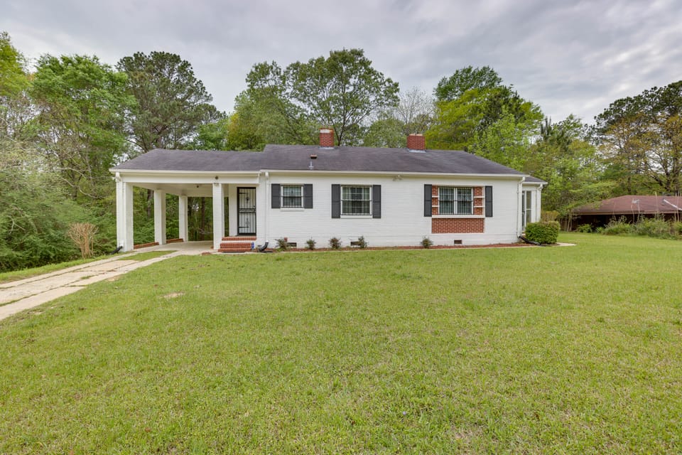 Cozy Tuskegee Home - 20 Mi to Auburn University! House in Alabama