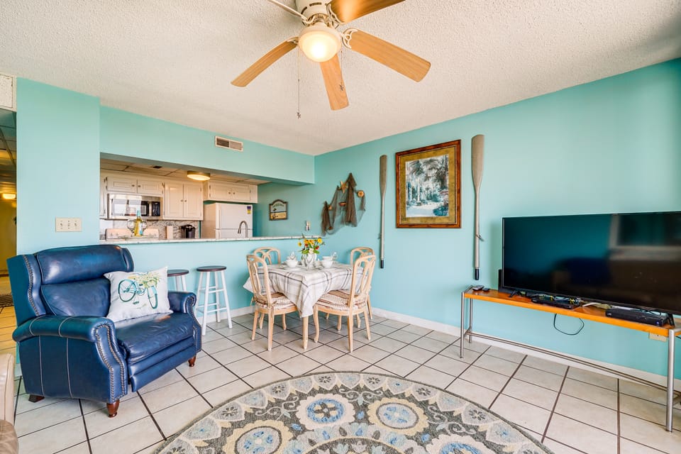 Bright Carolina Beach Condo: Public Beach On-Site Apartment in Carolina Beach