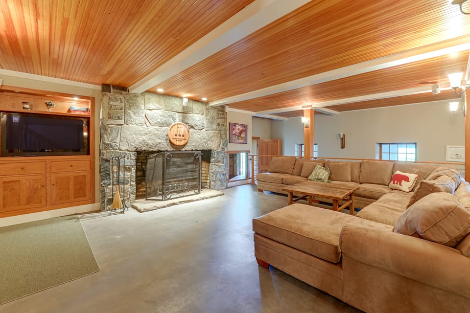 Wellness Retreat w/ Views! Upscale Marlboro Cabin House in Vermont