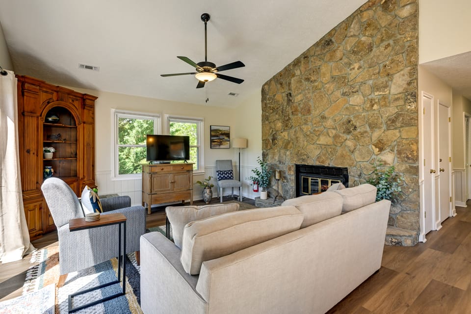 Charming Condo on Sky Valley Golf Course! Apartment in Sky Valley