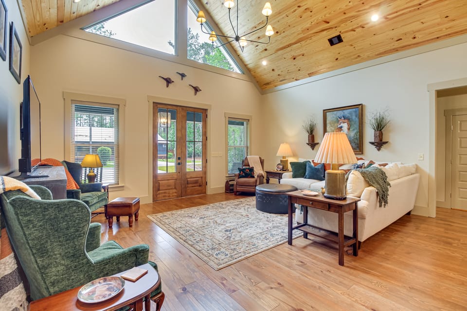 Spacious Midway Cottage w/ Porches, Near Hunting! Cottage in Georgia