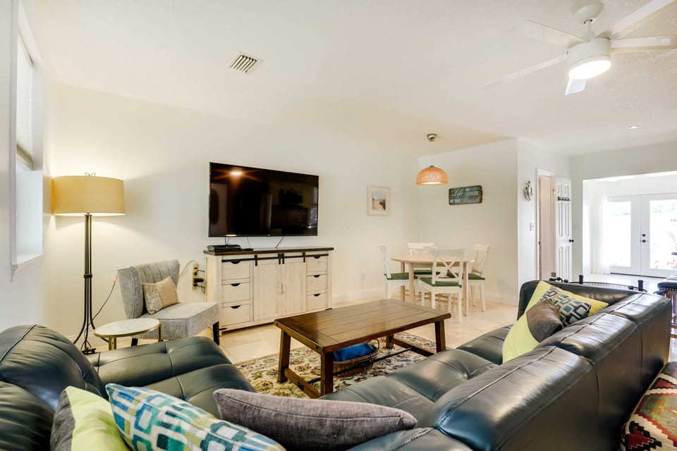 St Augustine Cottage w/ Fire Pit - Walk to Pier! Cottage in Saint Augustine Beach
