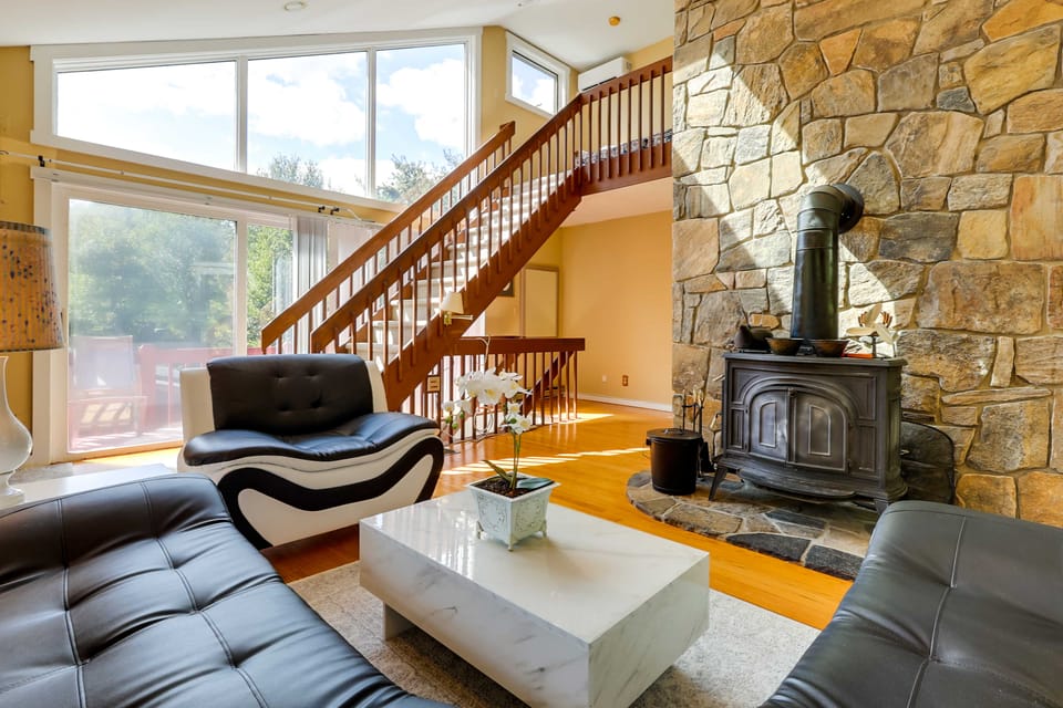 Spacious Woodbury Home w/ Pool + Hot Tub! House in Woodbury