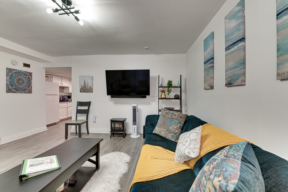 Walk to Downtown Albany: Ten Broeck Triangle Apt! Apartment in Albany