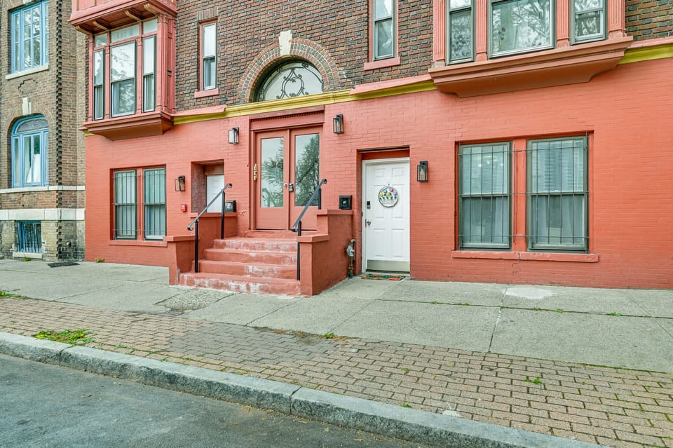 Walk to Downtown Albany: Ten Broeck Triangle Apt! Apartment in Albany