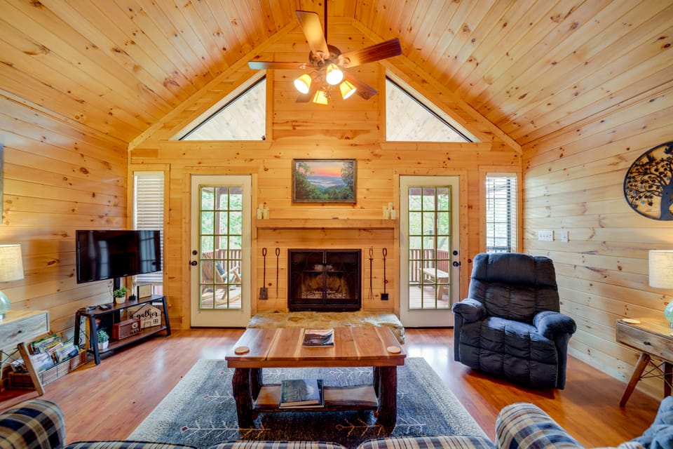 Bryson City Vacation Rental - Hot Tub & Lake Views House in Fontana Lake