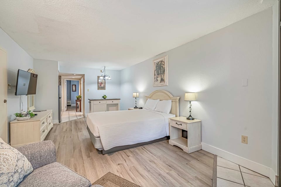 Balcony & Resort Amenities at Myrtle Beach Condo! Apartment in Myrtle Beach