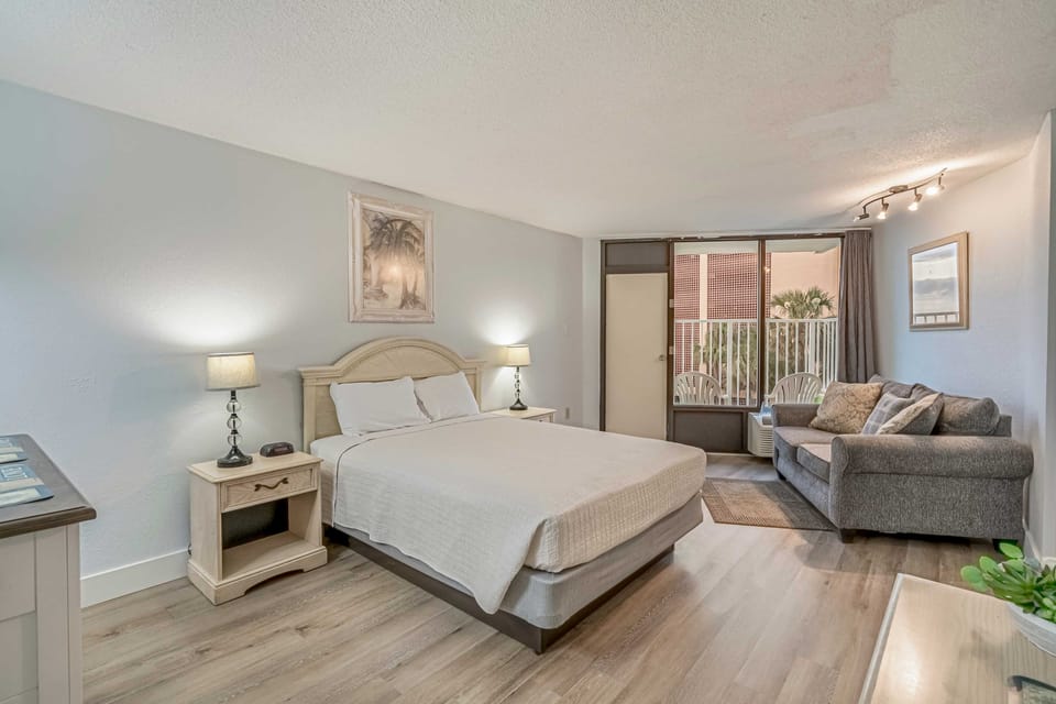 Balcony & Resort Amenities at Myrtle Beach Condo! Apartment in Myrtle Beach