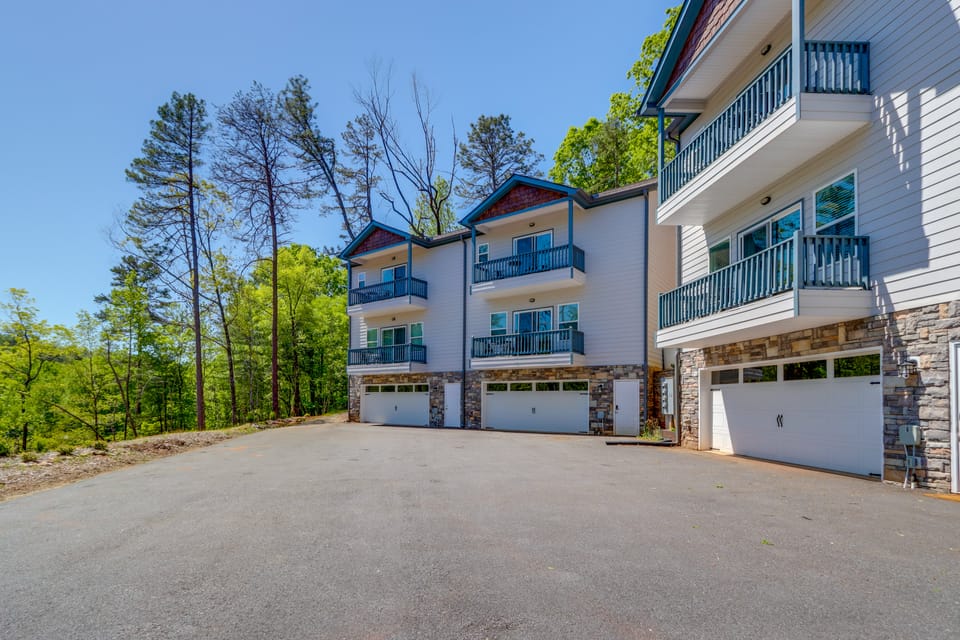 2 Mi to Village & Lake! Charming Helen Retreat Apartment in Helen