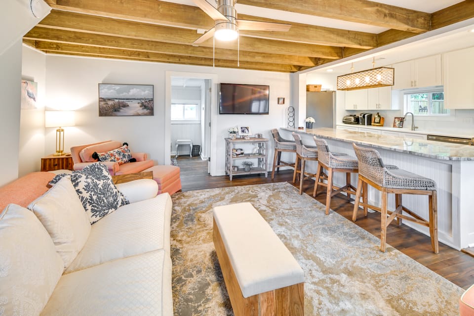 Chic Historic Myrtle Beach Cottage: Steps to Beach House in Myrtle Beach