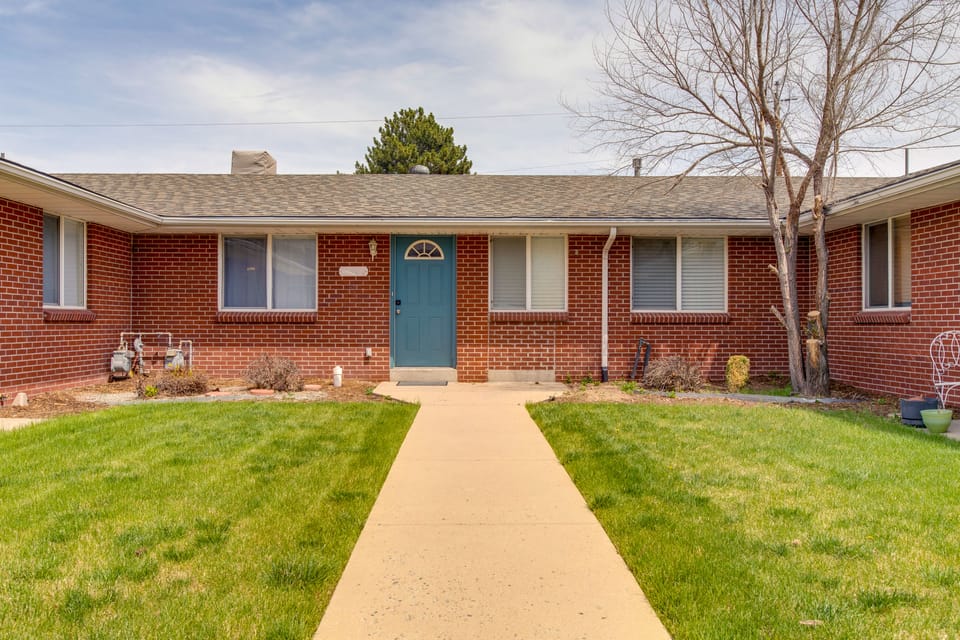 12 Mi to Denver: Golden Vacation Rental! Apartment in Applewood