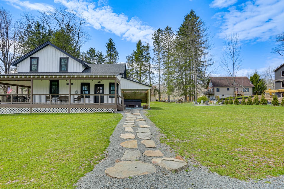 Hot Tub & Lake Access at Poconos Getaway! House in Pocono Mountains