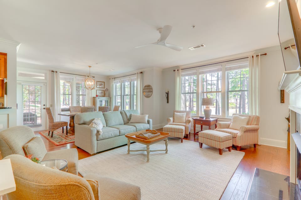 Lakefront Oconee Vacation Rental w/ Patio & Views! Apartment in Lake Oconee