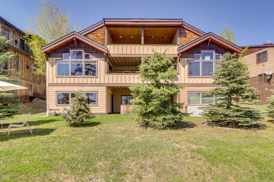Ski-In/Ski-Out Whitefish Duplex w/ Hot Tub! Apartment in Whitefish
