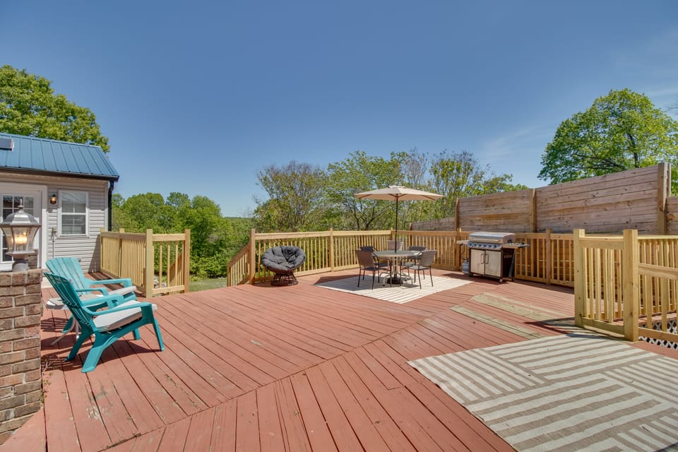 Cozy Mountain Home Cottage: Walk to Marina! Cottage in Norfork Lake