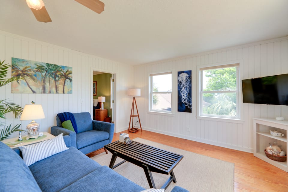 Waterfront Crystal Coast Vacation Rental w/ Deck! Cottage in North Carolina