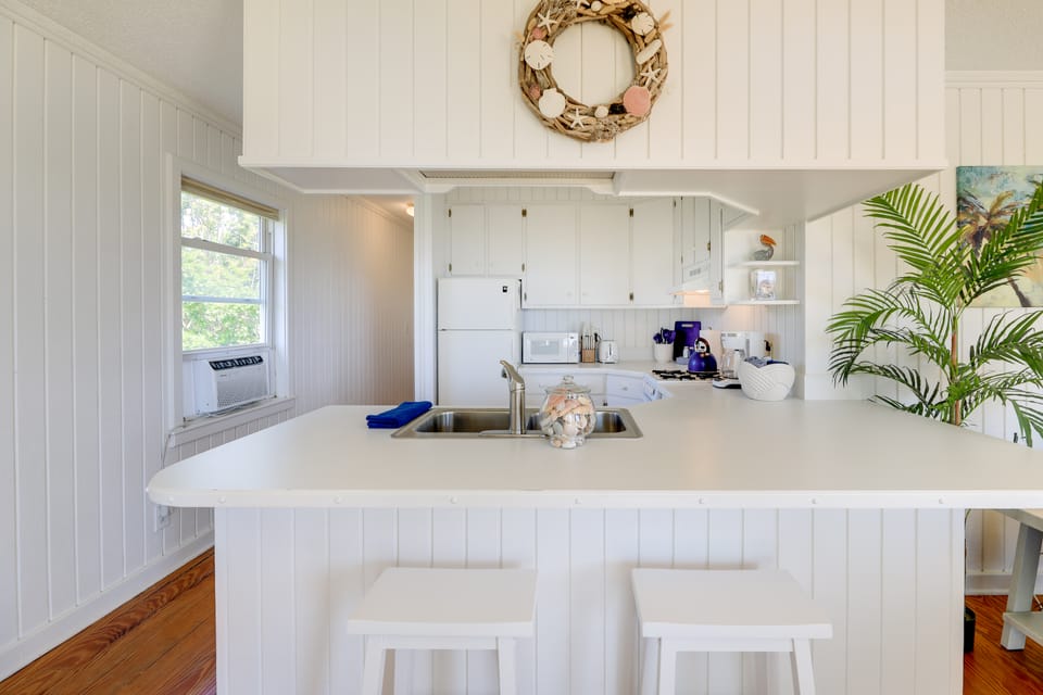 Waterfront Crystal Coast Vacation Rental w/ Deck! Cottage in North Carolina