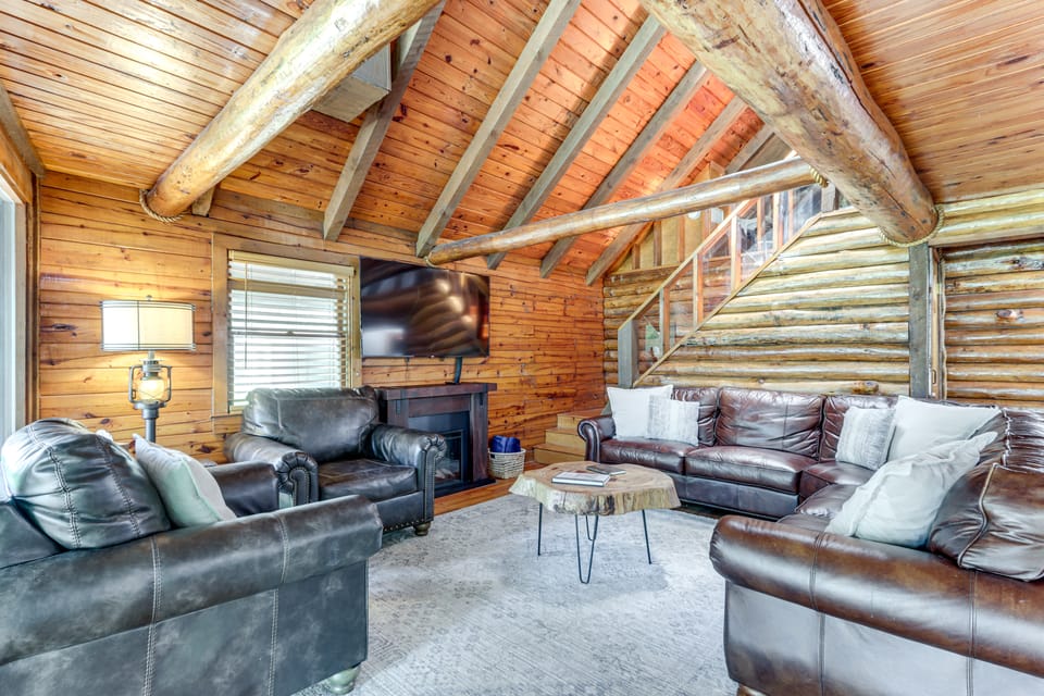 Furnished Deck + Lake Access: Fairland Log Cabin House in Ozark Mountains