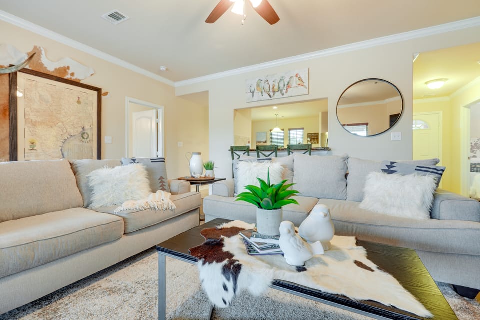 New Braunfels Home w/ Pool 2 Mi to Guadalupe River House in Canyon Lake