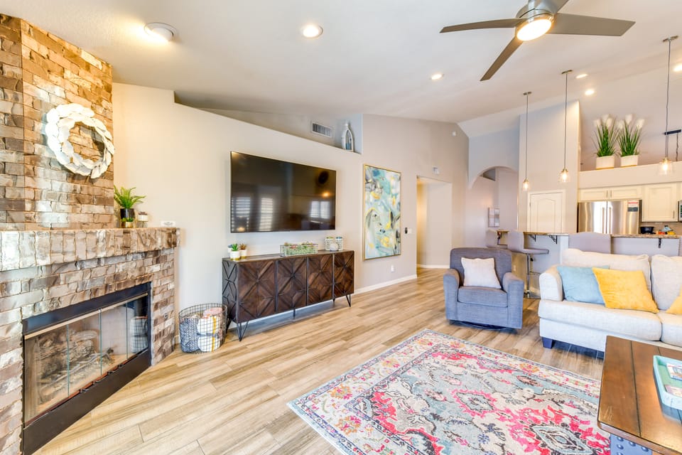 Relax Poolside & Golf: Family Gem in North Phoenix House in Phoenix