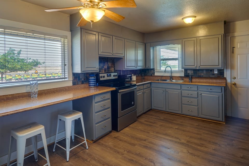 Lamesa Vacation Rental w/ Covered Patio & Fire Pit House in Texas