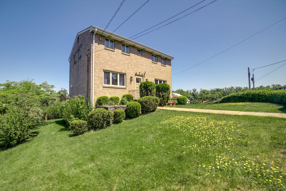 3 Mi to Downtown: Pittsburgh Home w/ Balcony! House in Pittsburgh