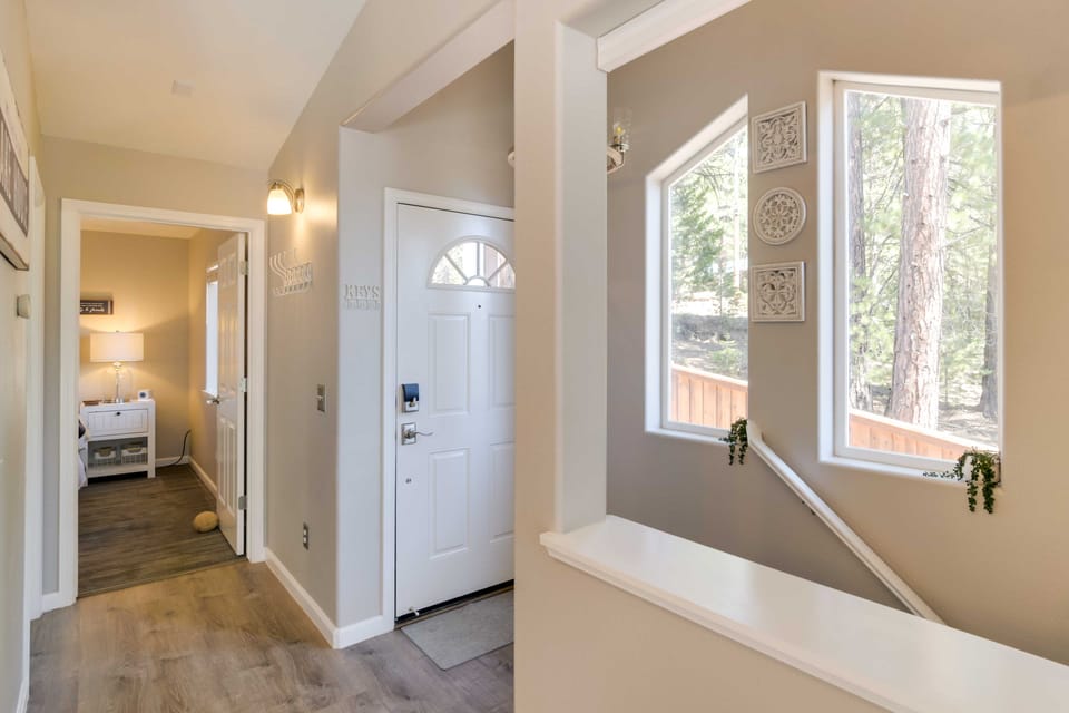 Updated Lake Almanor Retreat w/ Patio & Grill! Apartment in Lake Almanor