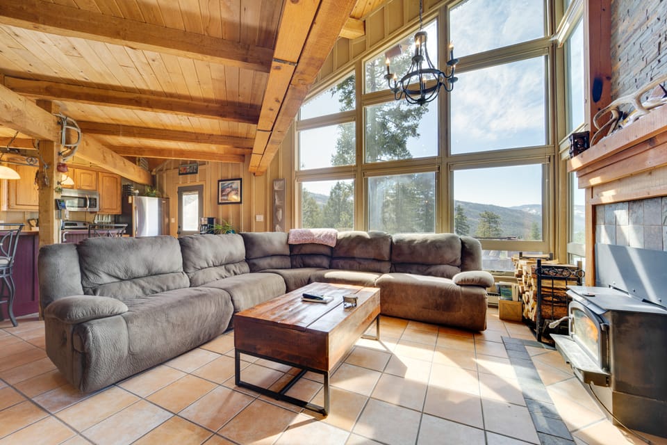 Bayfield Cabin w/ Hot Tub & Striking Mountain View House in La Plata County