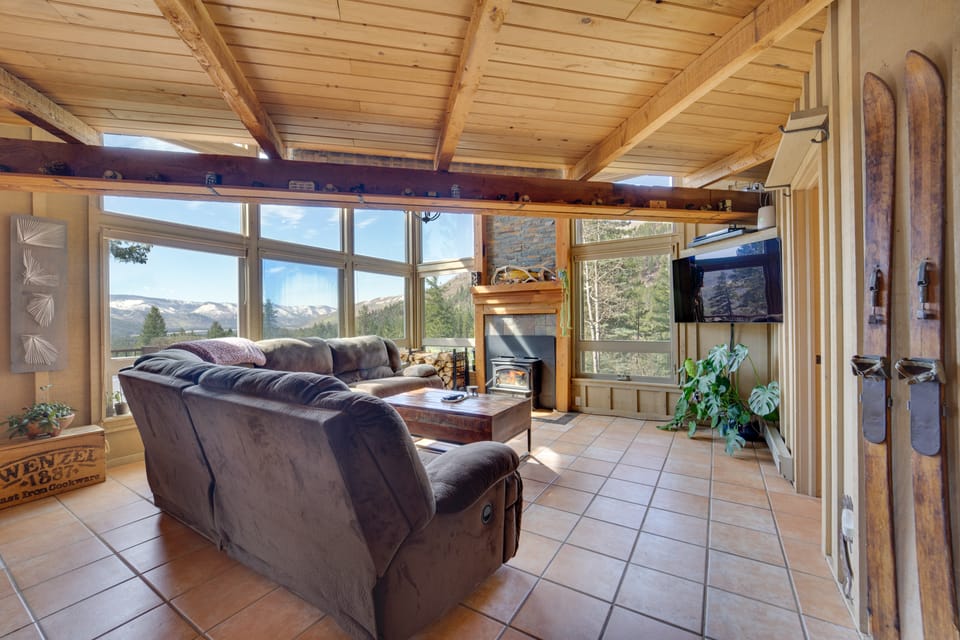 Bayfield Cabin w/ Hot Tub & Striking Mountain View House in La Plata County
