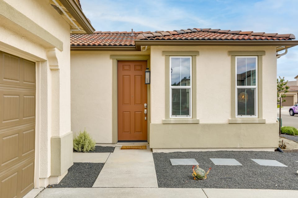 3 Mi to Golf & Shopping: Cozy Roseville Studio Apartment in Roseville