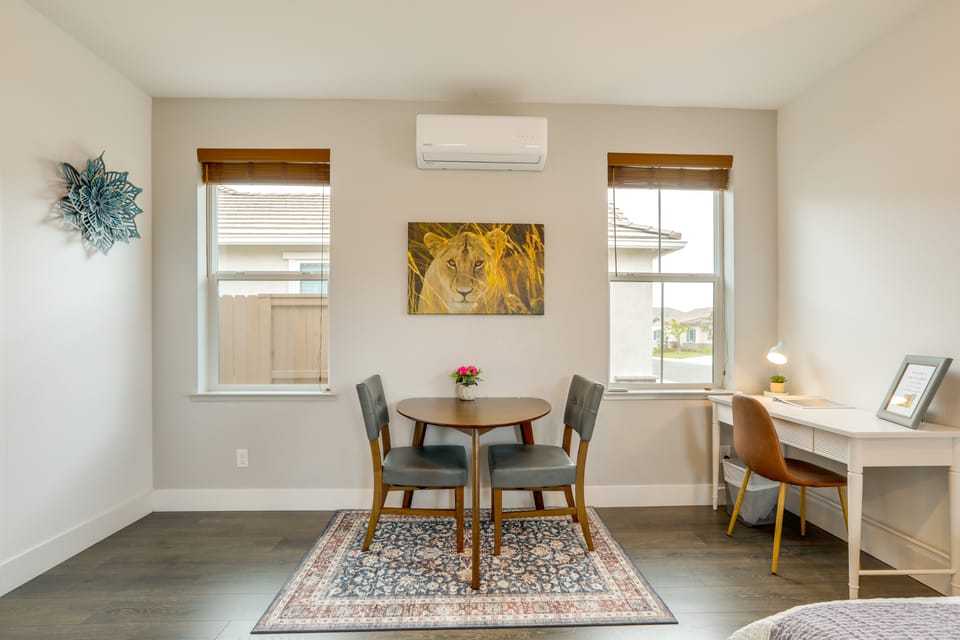 3 Mi to Golf & Shopping: Cozy Roseville Studio Apartment in Roseville